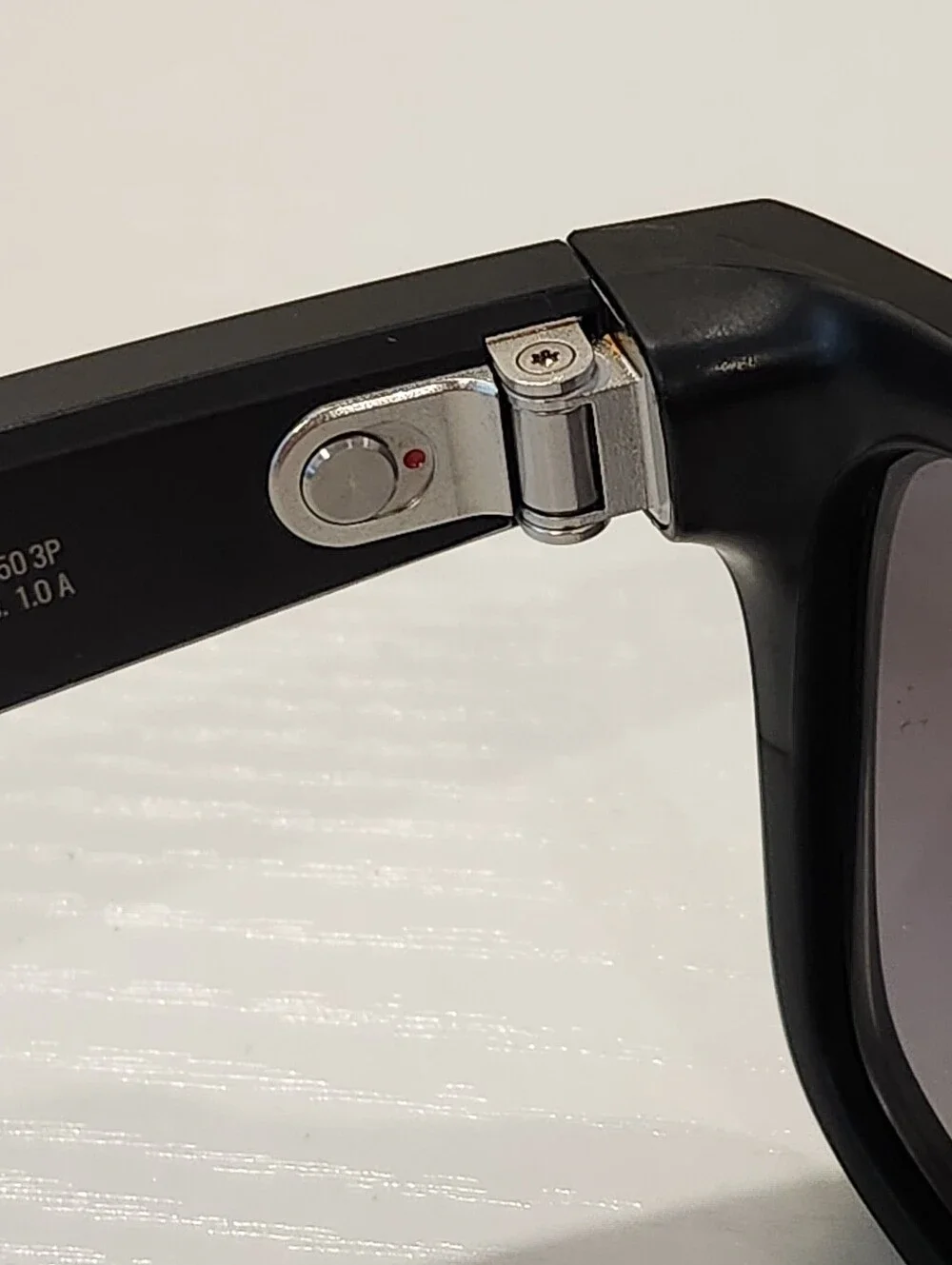 Ray-Ban Stories Smart Glasses (Gen 1) - Matte Black / Polarized Lens - EUC